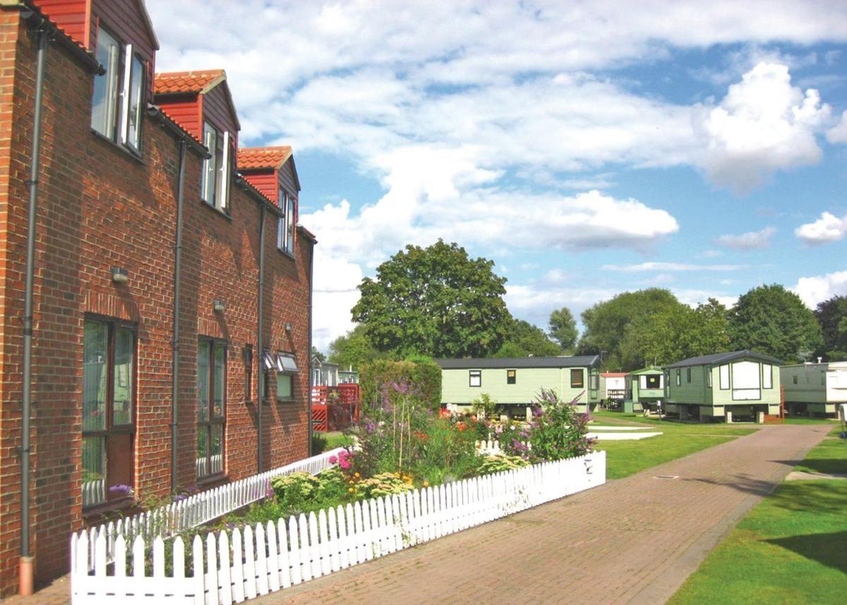 Weir Country Park Hotel Holtby Exterior foto